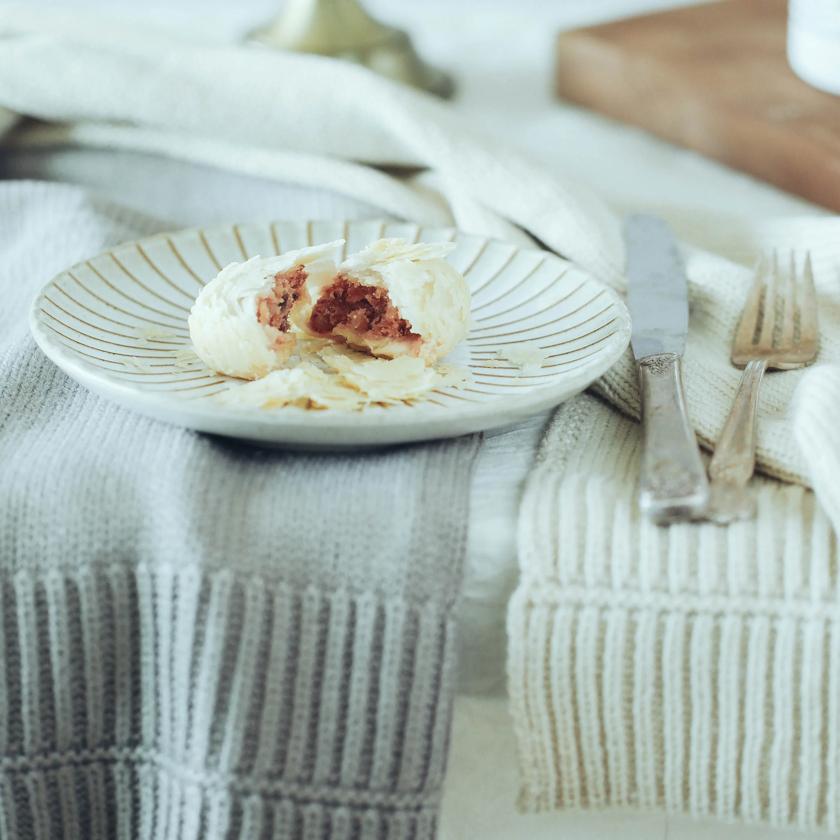 

Crocheted Scarf Pure Color Breakfast Winter Warm Foods Photography Props Backdrop