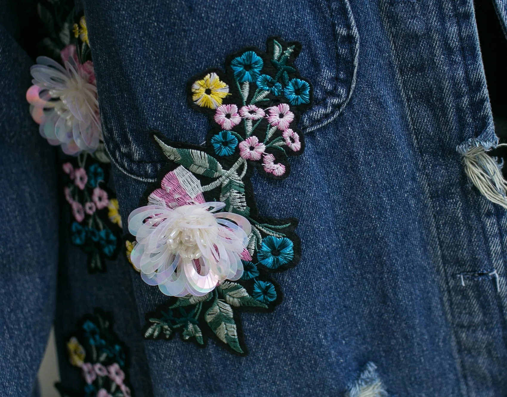[EWQ]Long Sleeves Hanging Flowers Hollow Hollow Trend Long Women Denim Jacket Autumn New Slim Embroidery Cowboy Coats QK729