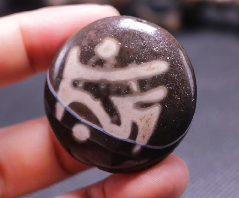 

Magic Tibetan Old Agate OM Words Coin Shape Goat Eye dZi Bead Pendant 2 Side Carving Amulet Totem LKbrother Top Quality