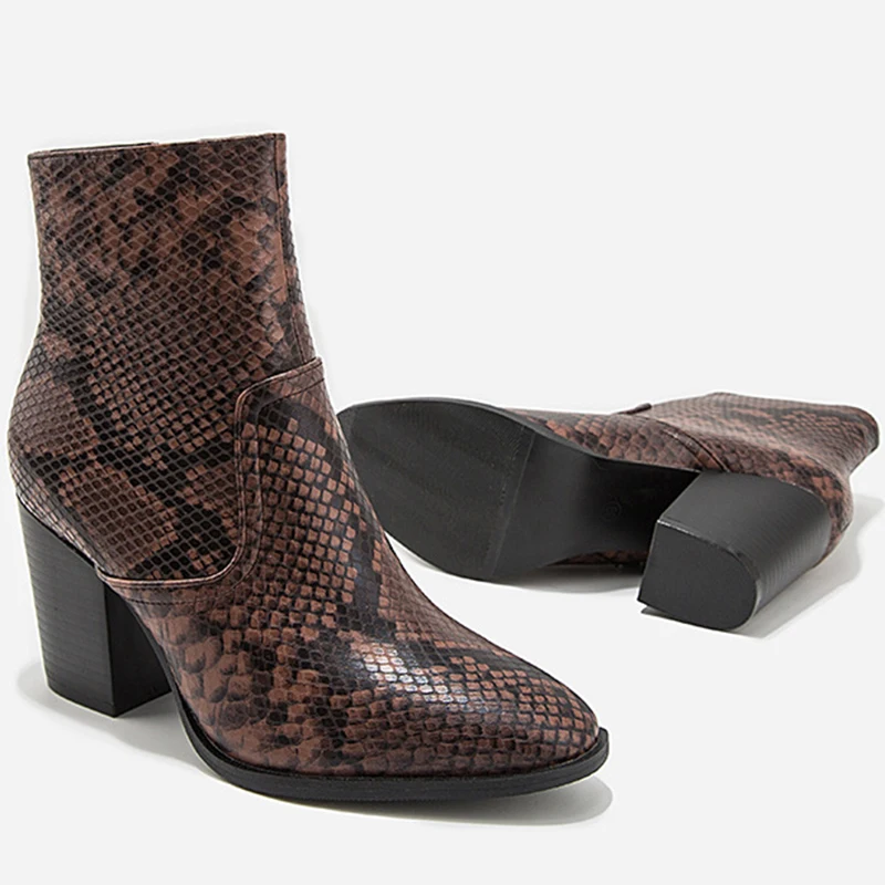 Коричневые ботильоны для женщин на платформе со змеиным принтом; коллекция года; осенние короткие женские ковбойские ботинки; обувь на высоком каблуке 8 см; размеры 36-43