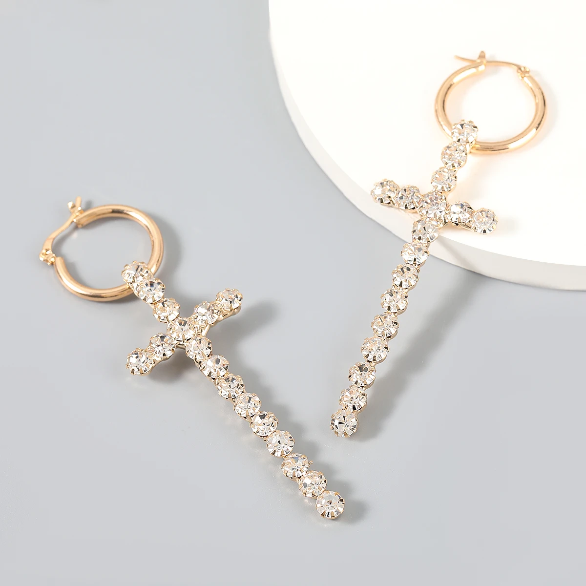 2021 Simple Metal Rhinestone Cross Earrings Family Party Popular Dangle Earrings Women's Retro Statement Earrings
