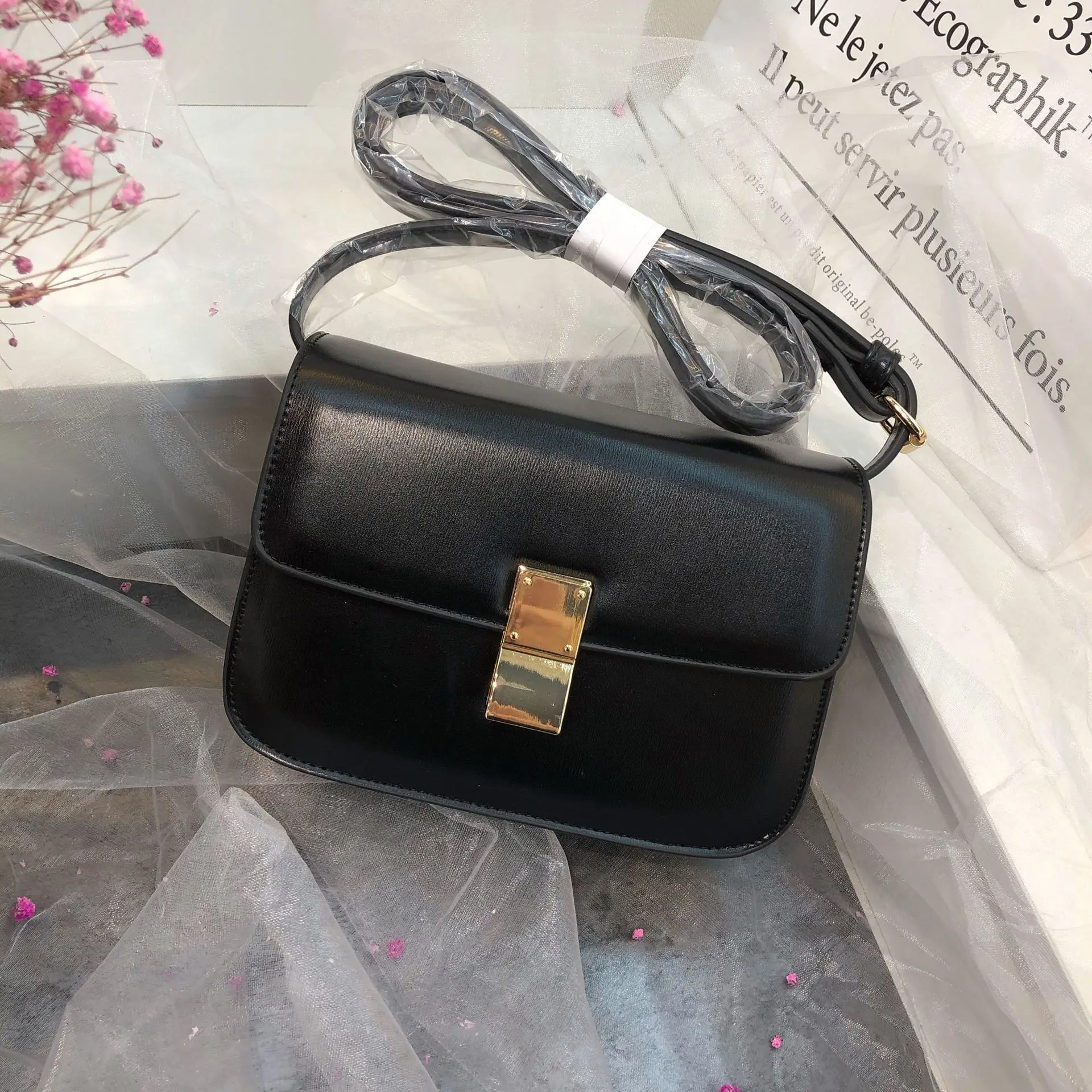 

2020 Korean-style Early Spring New Style Saddle Bag INS Super Fire Star Celebrity Style WOMEN'S Bag Simple Oblique Shoulder Bag