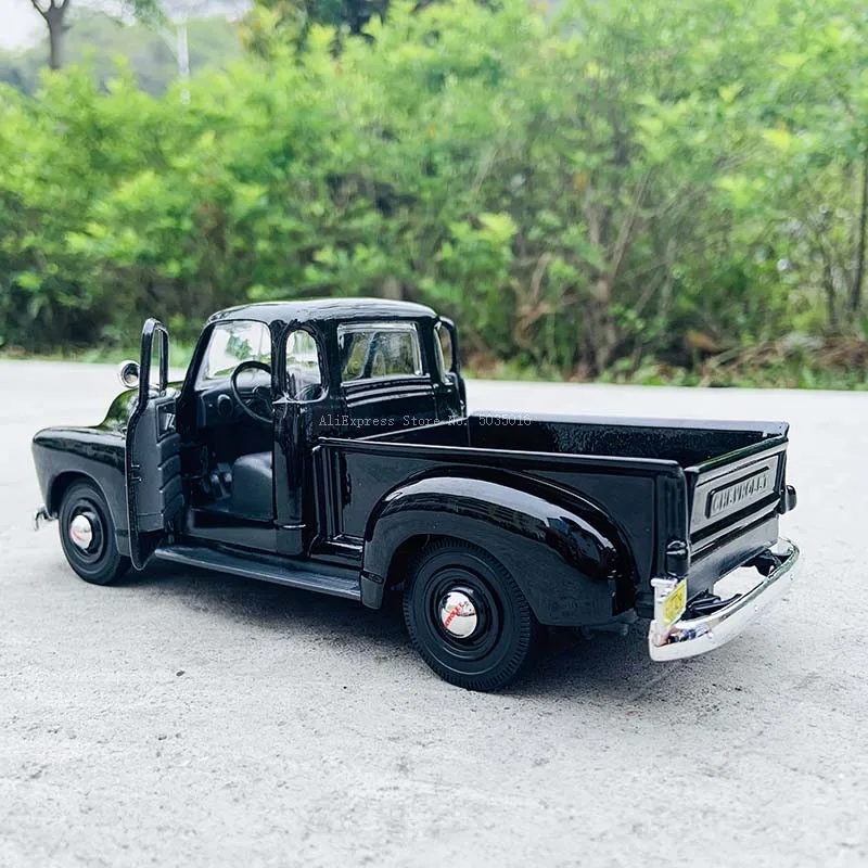 Maisto 1:25 1950 Chevrolet 3100  Pickup black simulation alloy car model crafts decoration collection toy tools gift