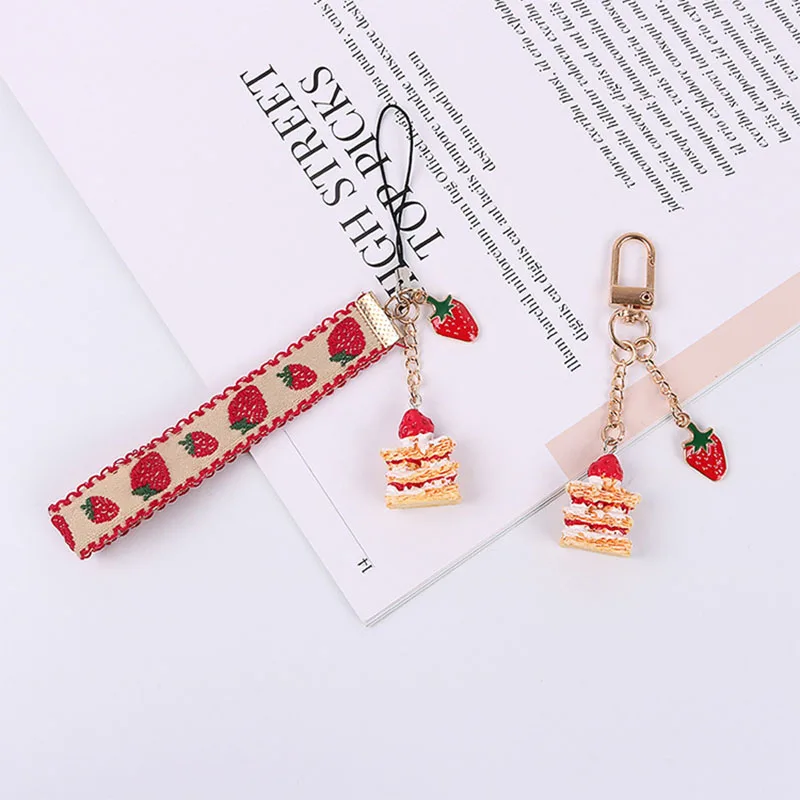 

1PC Strawberry Red Keychain Keyring For Women Girl Jewelry Simulated Fruit Cake Cute Car Bag Key Holder Keyring Gifts