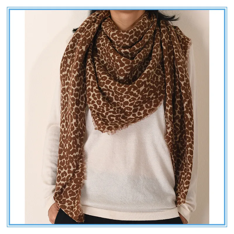 

KMS Classic leopard print pure wool worsted square scarf 140*140CM/100G