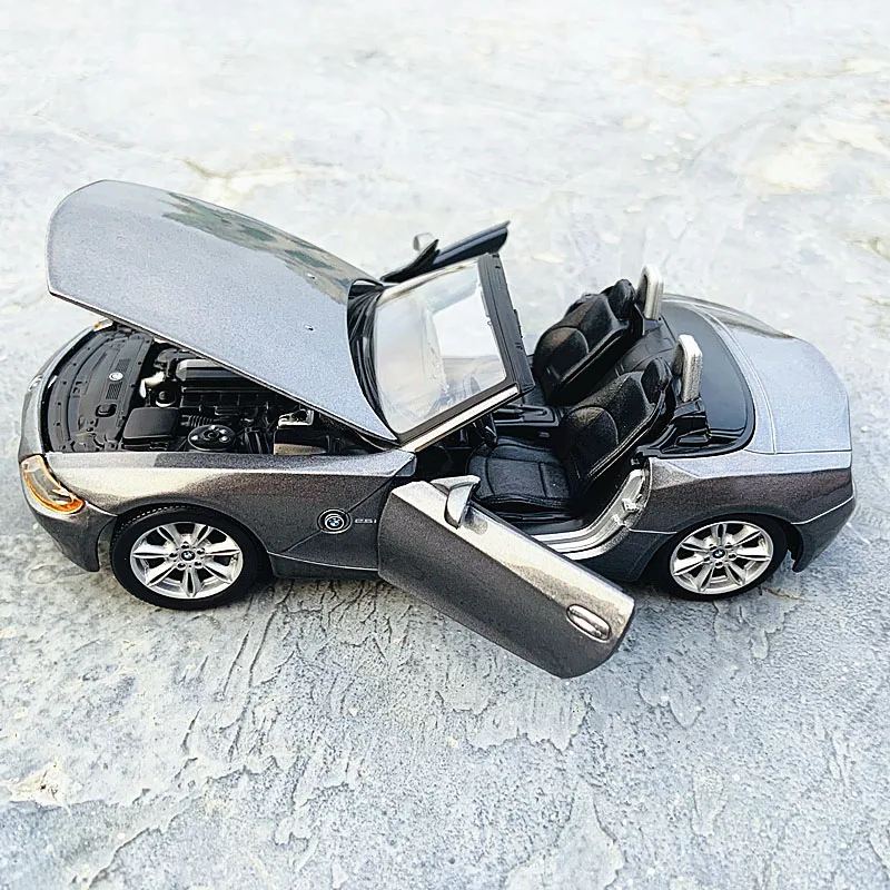 Модель спортивного автомобиля Bburago 1:24 BMW Z4 модель из сплава декоративная