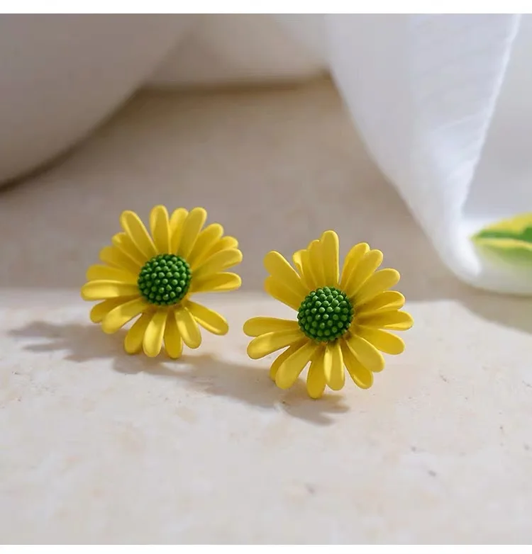 14161725157_1015655715