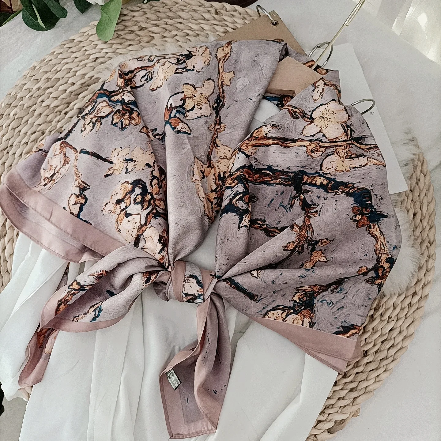 Рисунок 3 - Модный Ретро атласный Шелковый