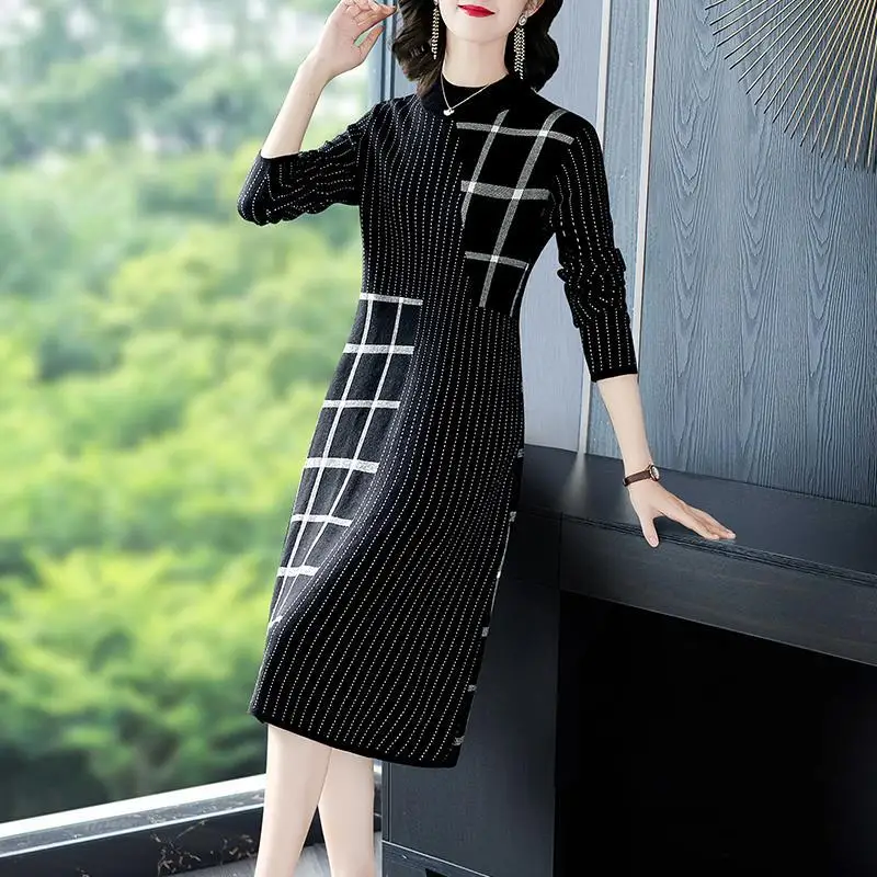 

Mid-length Dress 2022 Autumn and Winter Knitted Long-sleeved High-end Bottom Stitching Matching Coat Women Trend