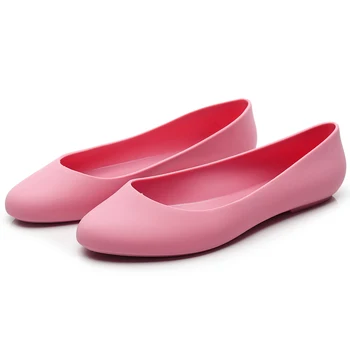 

2020 new fashion low-top plastic crystal jelly flat slip-on non-slip shallow mouth rain shoes women