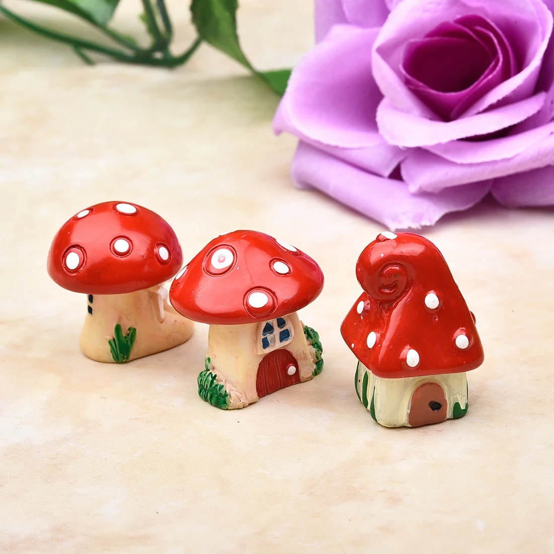 Lovely Squirrel Family Model Cartoon Animal Figurine Dollhouse Cake Home Decor Kid Miniature Garden Decoration Playset 4pcs/Set miniature figurines miniature ornament miniature duck figurines
