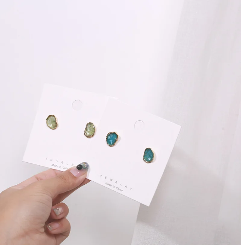 

2020 Sweet and Lovely Irregular Geometric Shell Stud Earrings Contracted Women's Small Earrings Jewelry Accessories