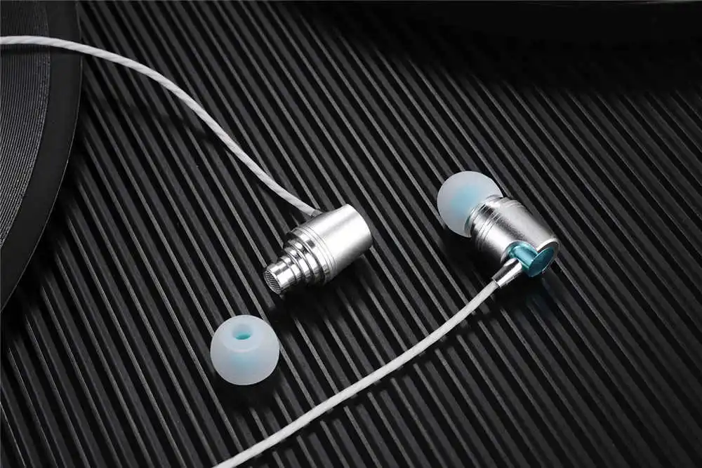 earphones with microphone