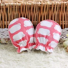 Случайный цвет новорожденного перчатка для младенца Хлопок Полный перчатки Всесезонные детские защитные перчатки для мальчиков и девочек против царапин варежки