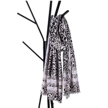 

High Grade Scarves For Women American Classic Leopard Printing Shawl Lady Elegant Wrap Scarf Lengthen Soft Sunscreen Bandana