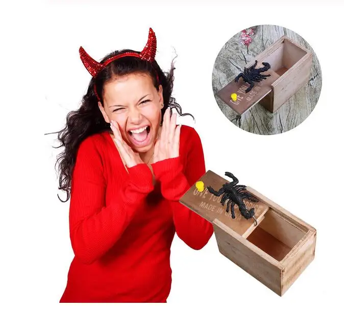 

April Fool's Day Wooden Prank Scare Spider Box Toy Prank Trick Practical Joke Home Office Scare Toy Box Spider Mouse Funny Toys