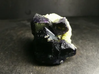 

66.5gNatural dark purple fluorite, crystal mineral crystal specimen