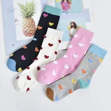 Женские носки в стиле Харадзюку ярких цветов с сердечками; выразительные носки в подарок на год для дам; Модные Повседневные носки до лодыжки; оригинальные носки