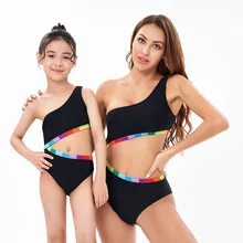 Traje de baño a juego para madre e hija, bañador Sexy de un lado y un hombro, color negro con arcoíris, 2022