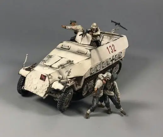 

GERMAN 251 HALF TRACKED ARMOR WINTER 1/32 DIECAST MODEL FINISHED Tank FOV