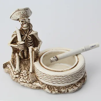 

Creative Pirate Skull Ashtray European and American Style Home Bar Decoration Resin Crafts