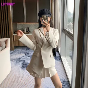 

2019 autumn and winter new Korean women's clothing net red wearing a gas lapel long-sleeved button suit pleated skirt two-piece