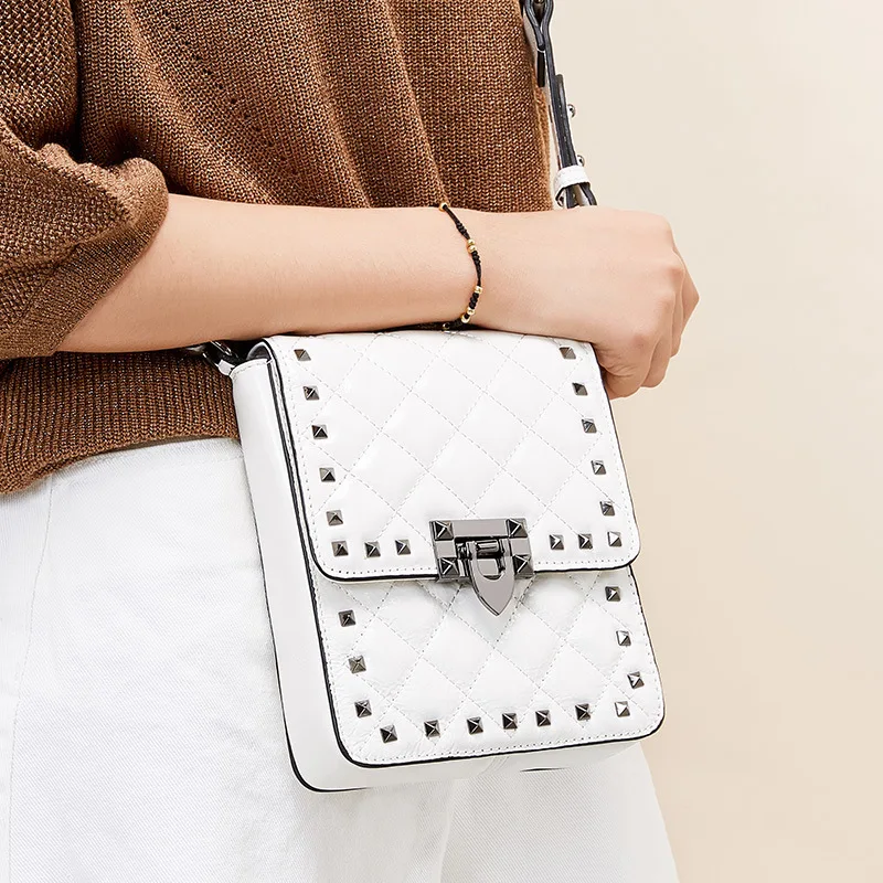 

2019 leather handbag small sweet ling, vertical wind small bag, single shoulder bag joker oblique ku rivet lady bags