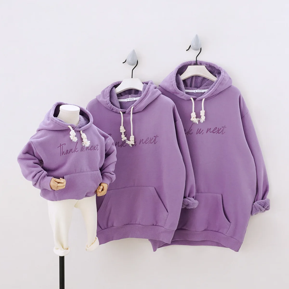 Корейский дизайн; зимние плотные толстовки; теплая одежда для родителей и детей; одинаковые комплекты для семьи с капюшоном для влюбленных; бархатные толстовки с капюшоном