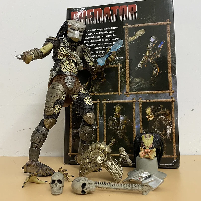 Photo Product NECA AVP Aliens vs Predator Figure Jungle Hunter Predator Gold Kenner Leader Clan Chief Xenomorph Lab Escape Fugitive Predator