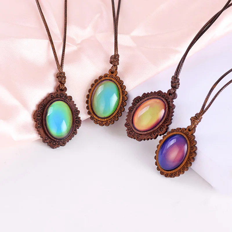 

Mood Egg-shaped Wood Pendant Necklace Temperature Control Color Change Mood Stone Necklace Women Jewelry Girls Gift