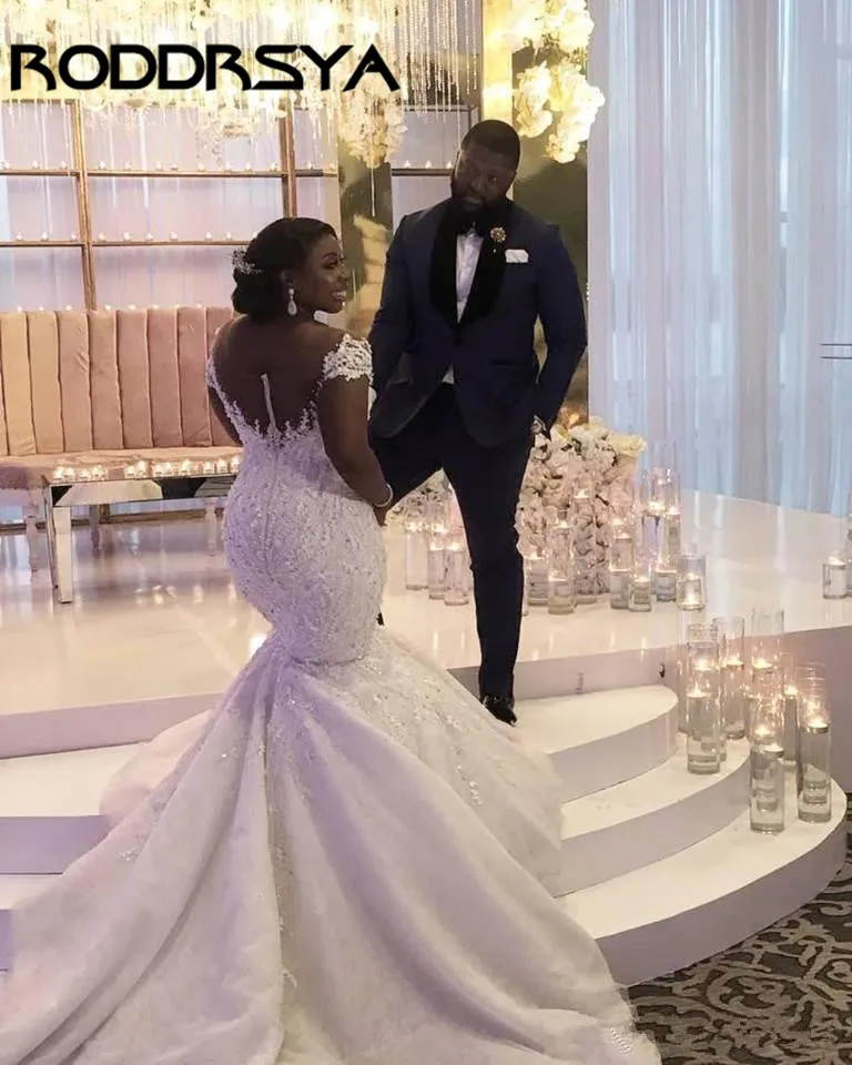 

RODDRSYA 2020 African Plus Size Mermaid Wedding Dress Off Shoulder Lace Appliques Beaded Sheer Button Court Train Bride Gown