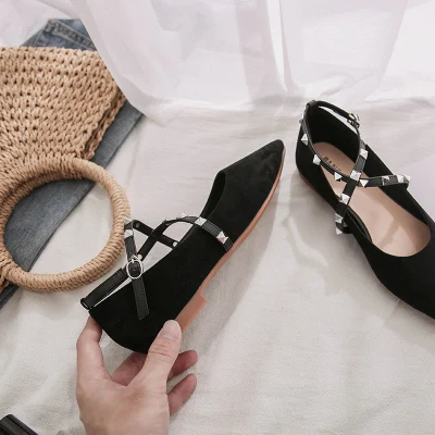 

Pointed-toe soft-soled single shoes female 2020 summer flat-bottom fairy grandma shoes cross belt rivet shoes female tide shoes