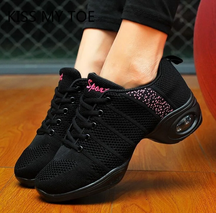 Кроссовки женские из сетчатого дышащего материала на плоской