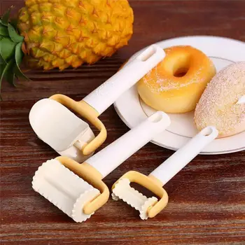 

Pie Mold Plastic Icing Spatula Round Cookie Cutter Rolling Biscuit Cutting Pastry Blade Circle Dough Cutter Dumpling Mold Maker
