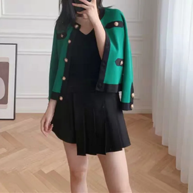 

Women Jacket 2019 Autumn / Winter Contrast Round Neckline Coats & Jackets Rolled Metal Button Green Knit Cardigan Jacket