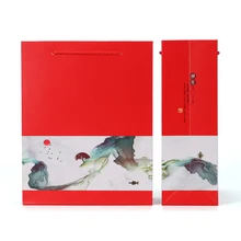 Звезда упаковывая стоьте вверх крафт-бумажный пакет с матовым окошком