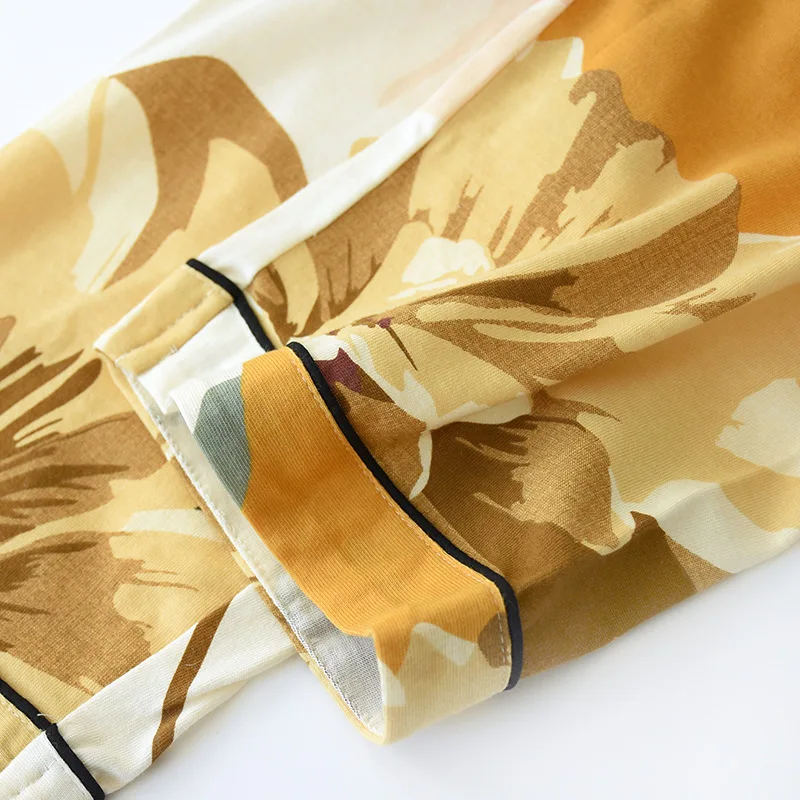 12964352078_476751765