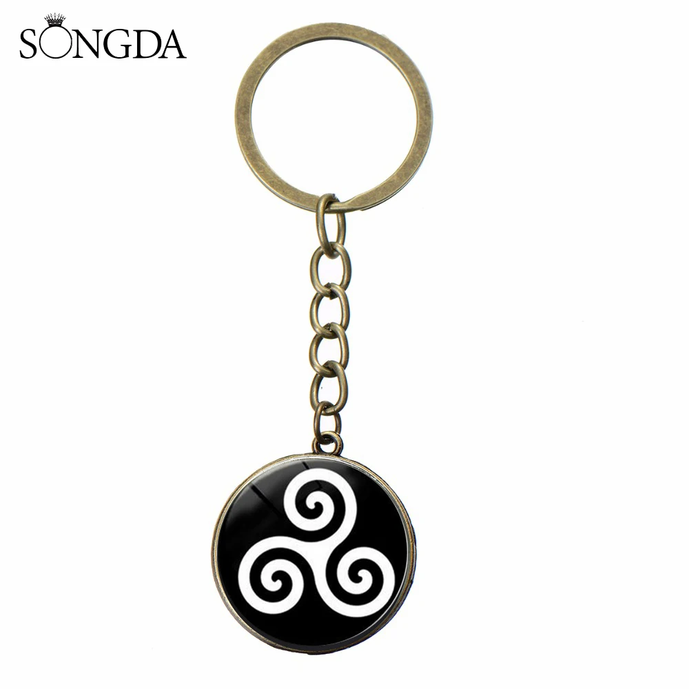 Обувь в стиле панк с рисунком героев сериала &quotВолчонок&quot Трискеле брелок