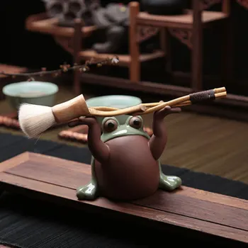 

Exquisite Chinese Yixing Purple Sand Handwork Tea Pet Ornaments Frog Sculptures Pen Holder