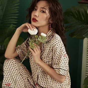 

2020 Best Selling Women Silk Satin Pajamas set Ladies Soft Thin Sexy Sleepwear Star Printed Short Sleeve Top+Pants 2pcs Homewear