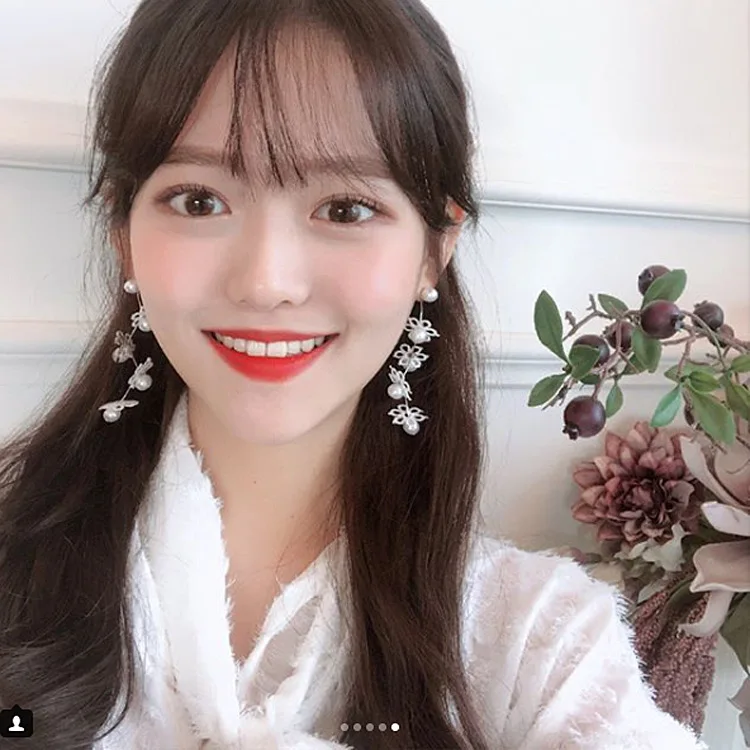 

South Korean ins fashion simple Flower Pearl Pendant 925 silver ear nail female hollow long ear clip earring