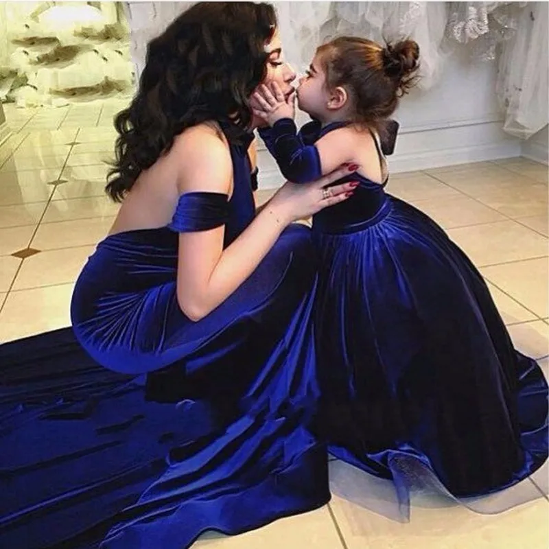 black pleated long sleeve dress Ever-Pretty Plus Size V-Neck Chiffon Empire Waist Formal Evening Gown with Sleeves US Sizes:11.5 Men's = 13 Women's ESN-S22165 line dry Remembering the infamous black