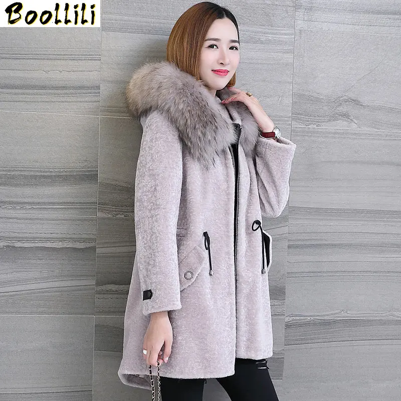 

Boollili 2020 Women's Real Fur Coat Sheep Shearing Coats With Natural Raccoon Fur Collar Hooded Winter Wool Female Jacket