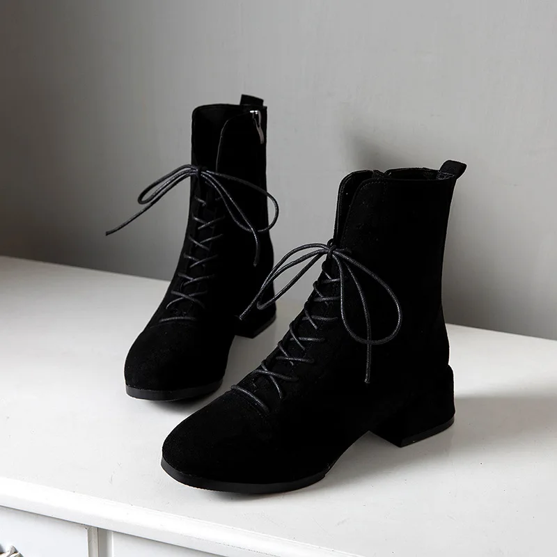 Обувь из флока модные женские туфли ботинки до середины икры круглый носок Винтажные зимние ботинки со шнуровкой на среднем каблуке квадратный каблук плюс Размеры обувь, хлопковая ткань