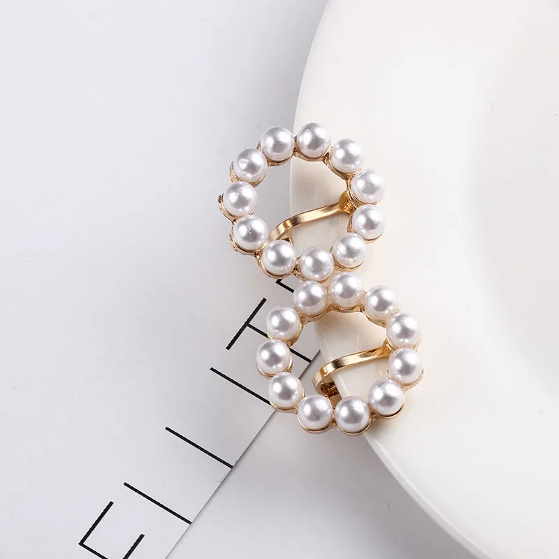 Серьги гвоздики с жемчугом круглые геометрические простые серьги клипсы без