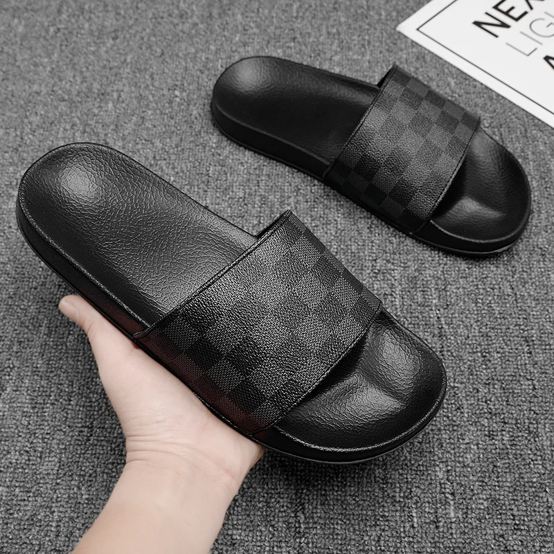 Zapatillas de verano para hombre, sandalias de cuero de alta calidad para la playa, a cuadros, con patrón de rayas, para interiores, antideslizantes, novedad de 2021