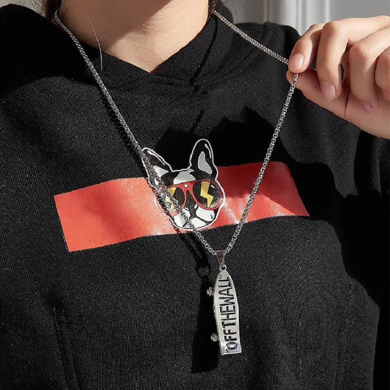 Collar con Colgante de Patineta con el Eslogan "OFF THE WALL" (Acero Inoxidable) H1eed849d96b248b9a96f6b41e82b094em