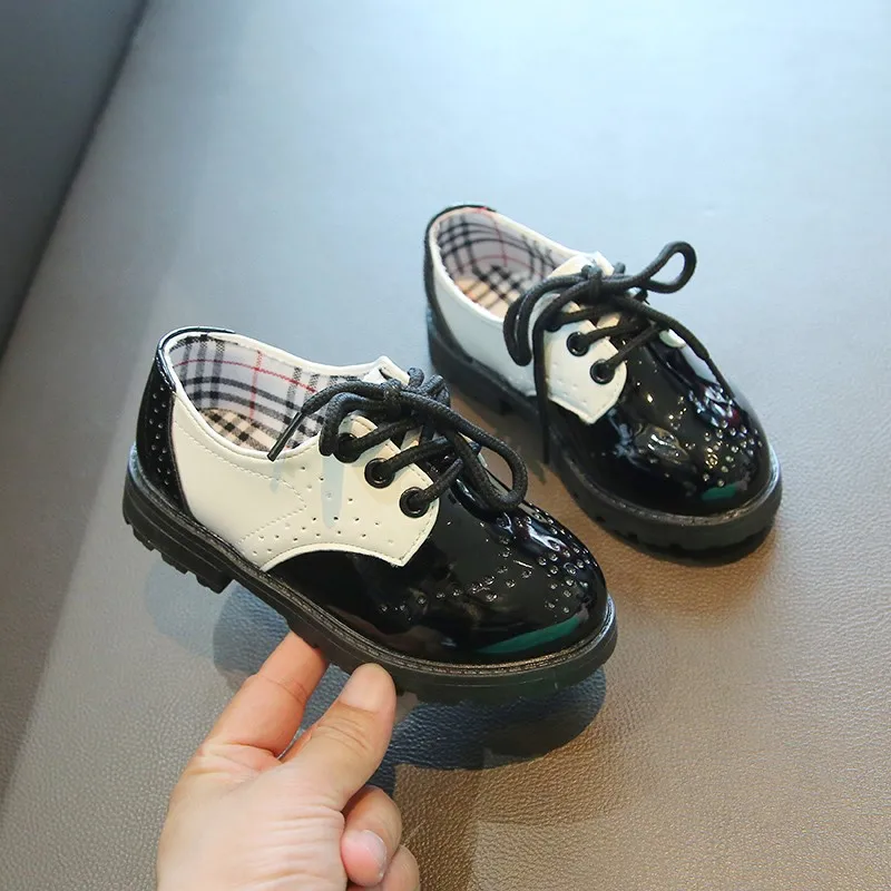 靴 OLD Parachoc rubber sole leather shoes Leather lace ups Paraboot Black size 44 EU in Leather - 28230389