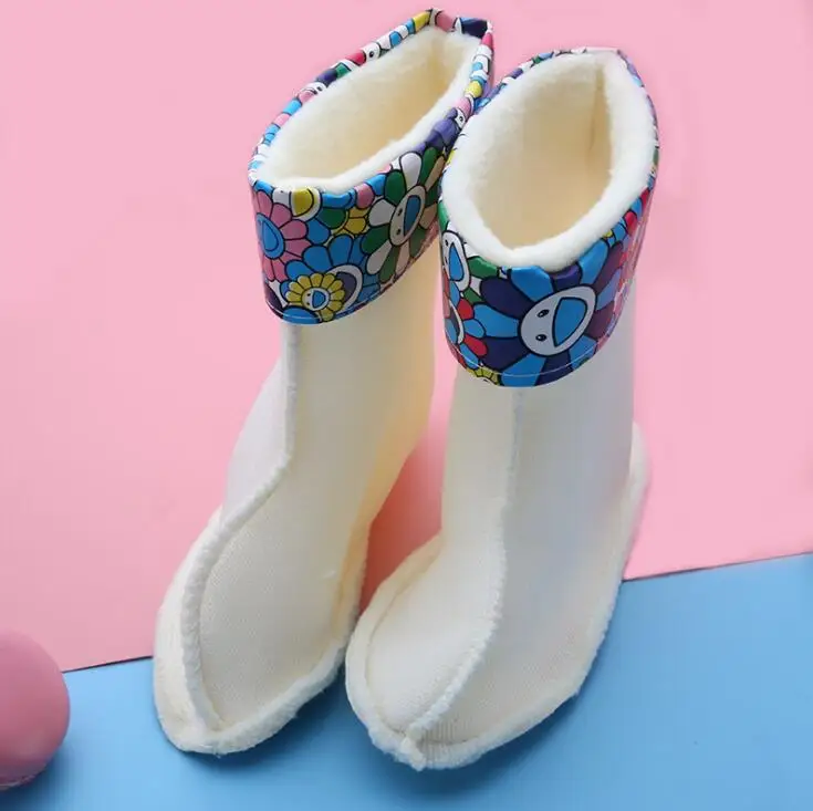 Новые детские ботинки от дождя для мальчиков и девочек хлопковые теплые резиновые ботинки Всесезонная модная водонепроницаемая обувь с героями мультфильмов