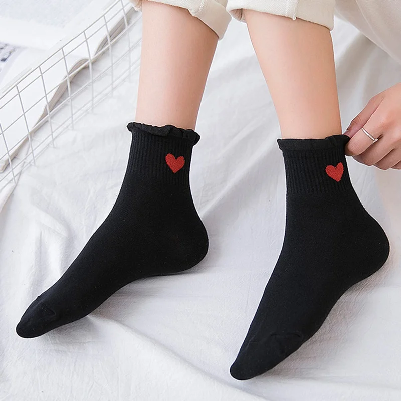 Женские носки на осень и зиму, Повседневные Дышащие милые носки, хлопковые цветные женские модные милые носки с сердечками для девушек